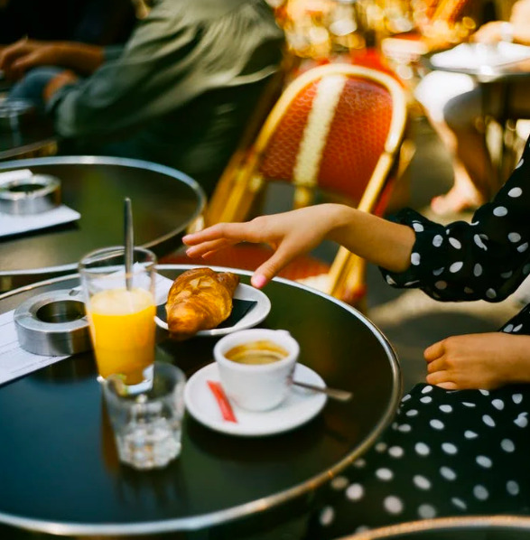 box repas à paris, ou en terrasse d'un café parisien